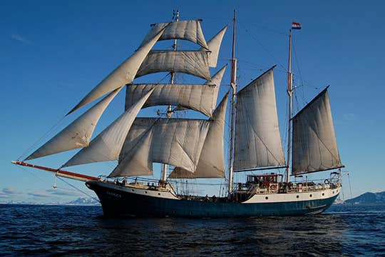 Arctic Photography Tour | Sailing Adventure in Svalbard