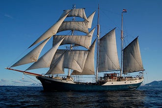 Arctic Photography Tour | Sailing Adventure in Svalbard