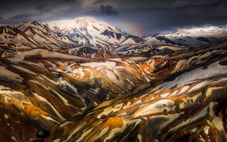 The rhyolite mountains of the central Highlands are so colourful that they capture the imagination and the camera lens.