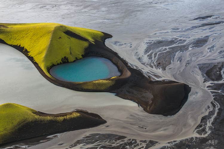 The Icelandic highlands are filled with contrasting scenery.