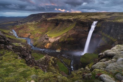 Háifoss est la deuxième chute d'eau la plus haute d'Islande.