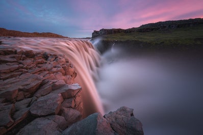 Dettifoss a le débit le plus puissant de toutes les cascades d’Europe.