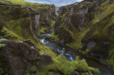 Die wunderschöne Schlucht Fjardargljufur an der Südküste Islands.