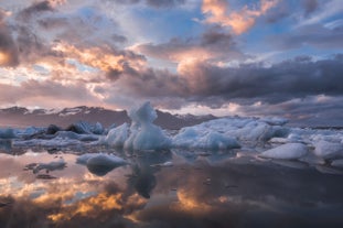 Capture the enormous icebergs at Jökulsárlón glacier lagoon on film with this private photo tour.