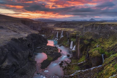 Gli altopiani sono la casa di molte cascate e di molti canyon islandesi.