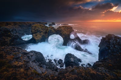 The impressive stone arch Gatklettur captured under the moody skies of the Icelandic summer.