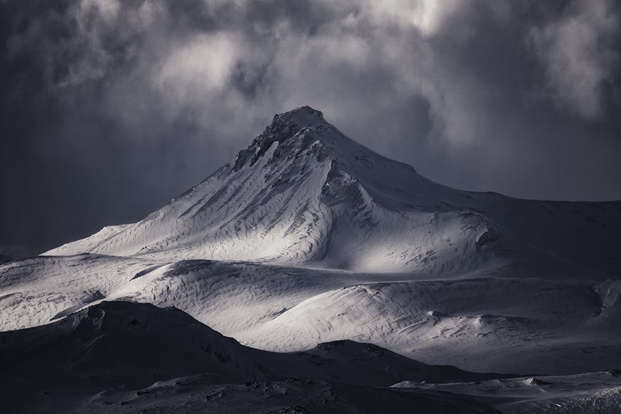 Mountain in Iceland - Photo by Albert Dros