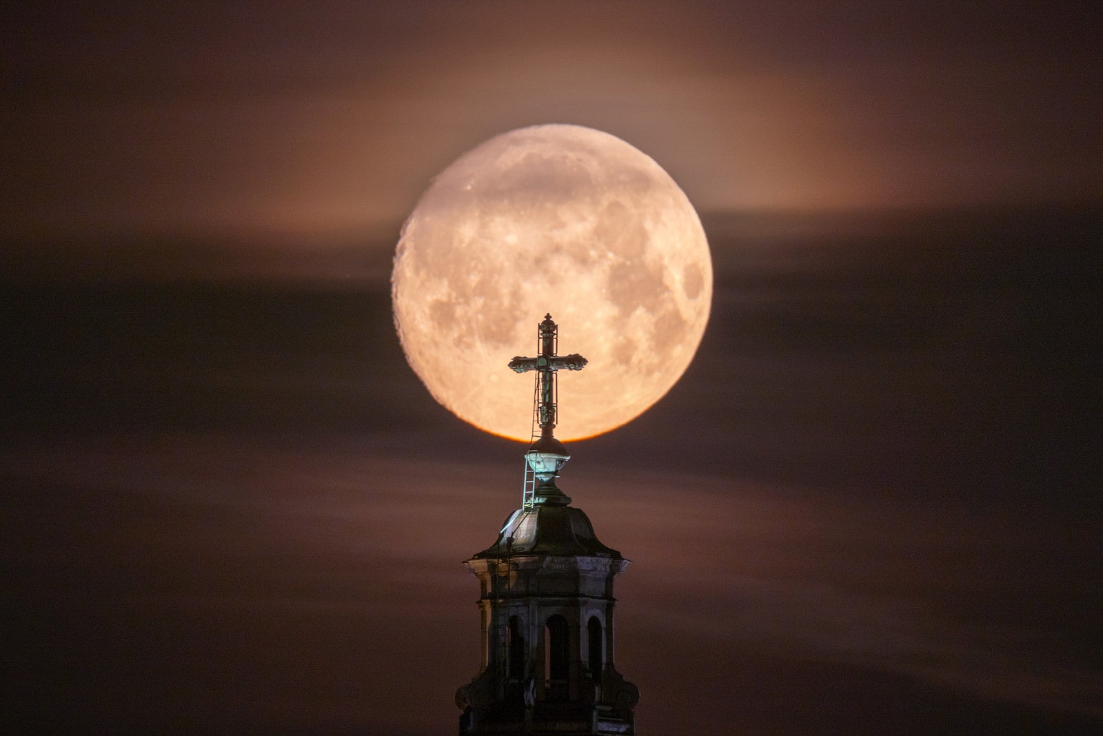 Ultimate Guide to Photographing the Moon