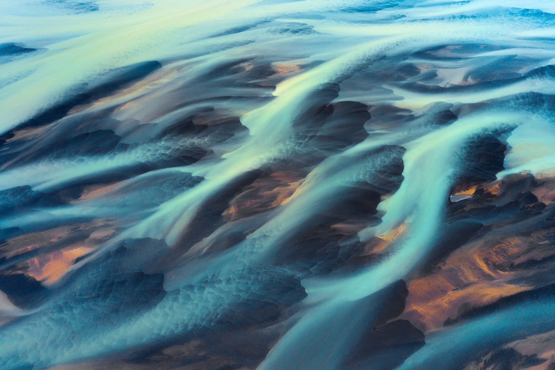 17 Aerial Photographs of Iceland's Glacial Rivers You Won't Believe Are Real