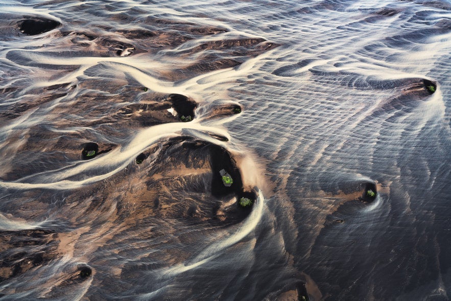 17 Aerial Photographs of Iceland's Glacial Rivers You Won't Believe Are Real 17 Aerial Photographs of Iceland's Glacial Rivers You Won't Believe Are Real