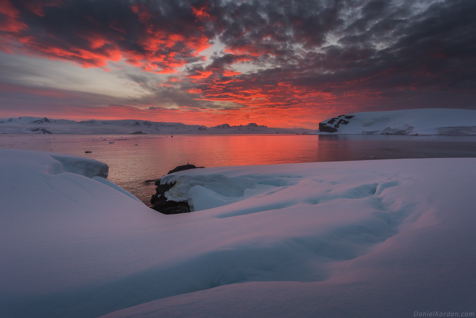 The Midnight Sun helps Antarctic landscape photography.