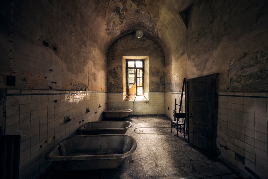 Ultimate Guide to Urban Exploration Photography Ultimate Guide to Urban Exploration Photography