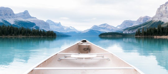 Christian-Schaffer-Photography-Jasper-Spirit-Island-Canoe.jpg