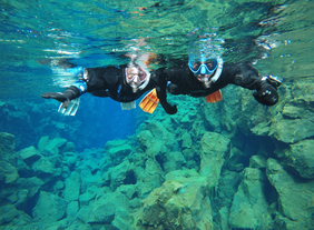 Snorkel entre continentes en Silfra | Fotos gratis bajo el agua