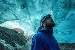 The glacier guide leads the way to adventure on Falljokull.