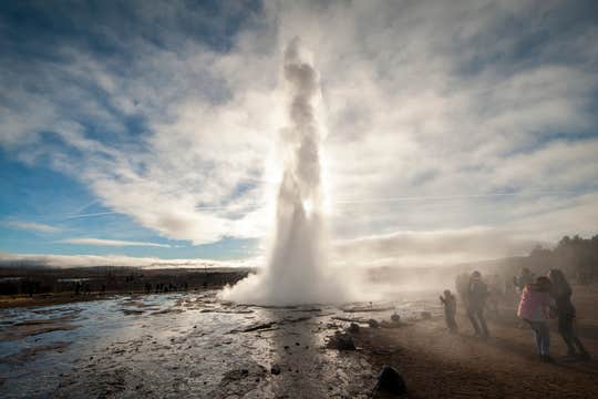 Essential 11-Hour Golden Circle Tour with Blue Lagoon Transfer from Reykjavik