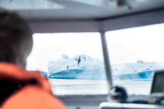 Thrilling 14-Hour South Coast Tour with Boat Ride at Jokulsarlon Lagoon from Reykjavik