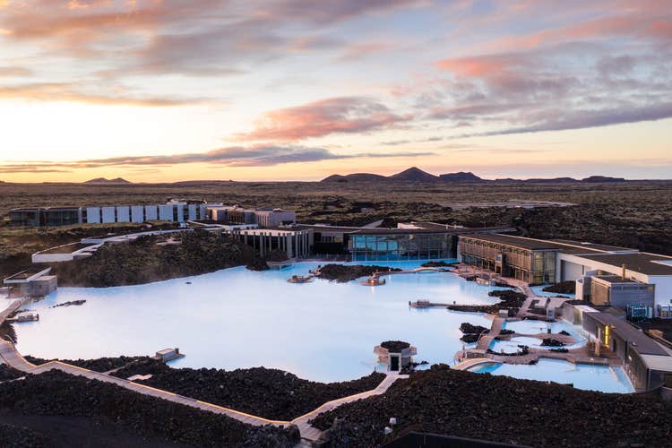 Luxurious 4-Hour Blue Lagoon Spa Tour with Comfort Package from Keflavik Airport to Reykjavik