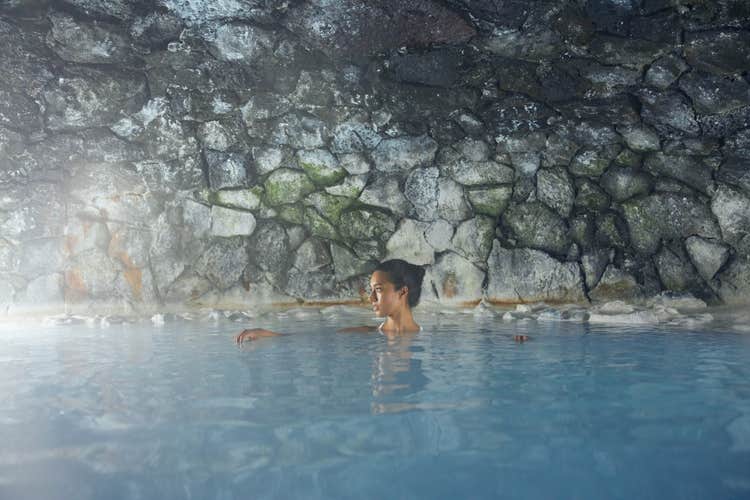 Luxurious 4-Hour Blue Lagoon Spa Tour with Comfort Package from Keflavik Airport to Reykjavik