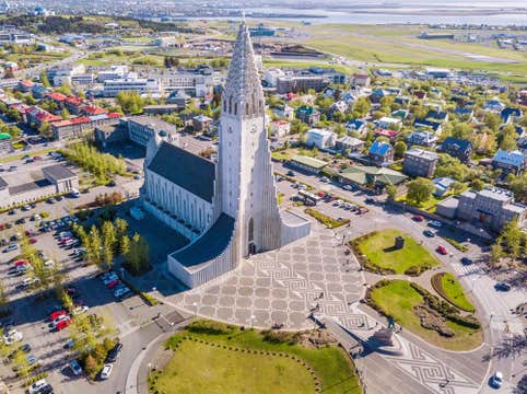 Easy 45-Minute Transfer from Keflavik International Airport to Reykjavik