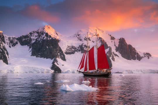 Red Sails in Antarctica Photography Expedition with Daniel Kordan - Fly/Fly tour
