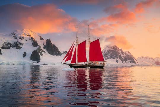 Red Sails in Antarctica Photography Expedition with Daniel Kordan - Fly/Fly tour