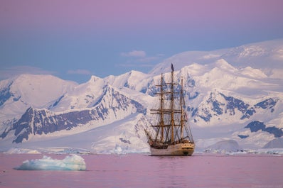 Red Sails in Antarctica Photography Expedition with Daniel Kordan - Fly/Fly tour - day 12