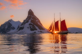 West Greenland Photo Workshop: Capturing Disko Bay’s Wonders Aboard Schooner Elsi