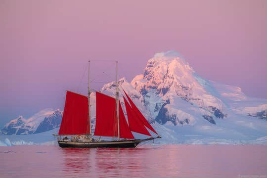 West Greenland Photo Workshop: Capturing Disko Bay’s Wonders Aboard Schooner Elsi
