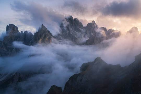 Autumn Hiking Photo Adventure in the Dolomites